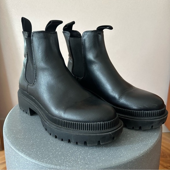 H&M Chunky Chelsea Boot - Picture 1 of 4